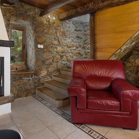 Beautiful Home In Rasopasno With Sauna *
