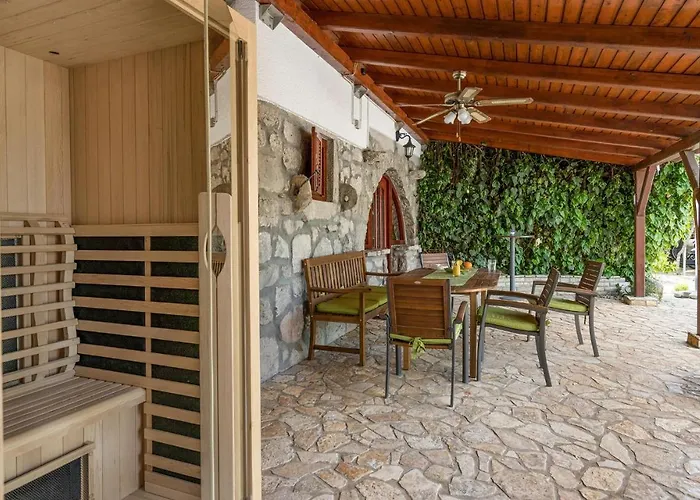 Case de vacanță Cozy Home In Rasopasno With Wi-Fi Rasopasno