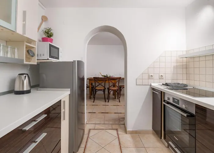 Cozy Home In Rasopasno With Wi-Fi *