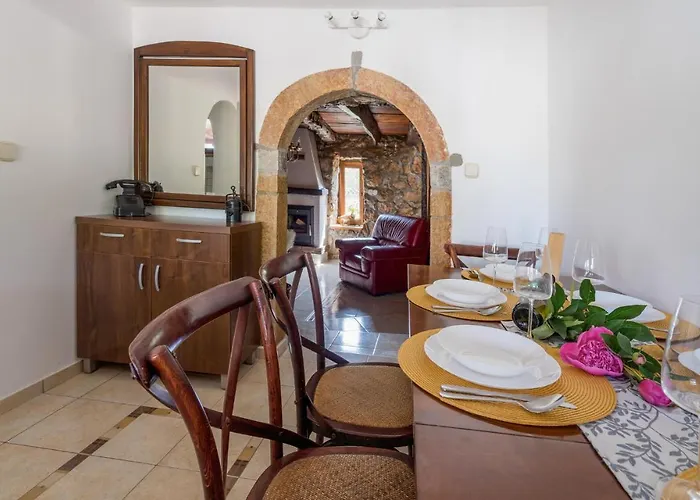 Cozy Home In Rasopasno With Wi-Fi Case de vacanță *