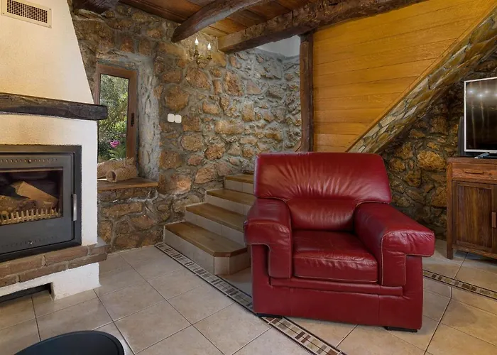 Cozy Home In Rasopasno With Wi-Fi *