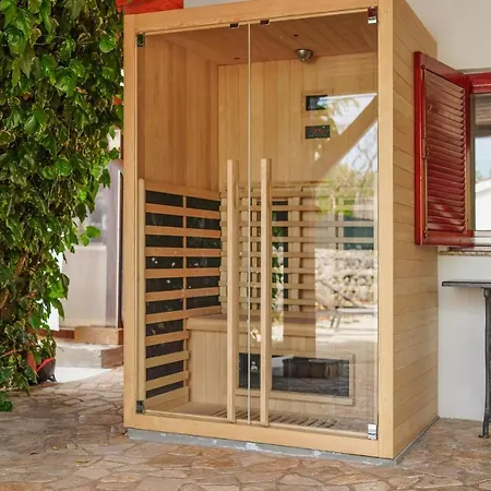 Hébergement de vacances Beautiful Home In Rasopasno With Sauna *