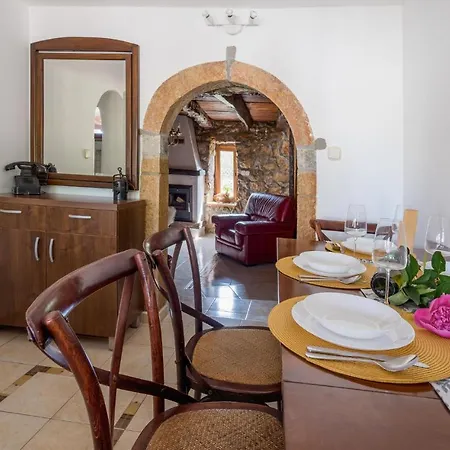 Beautiful Home In Rasopasno With Sauna Prázdninový dům *